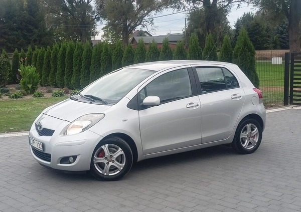 Toyota Yaris cena 22900 przebieg: 195000, rok produkcji 2011 z Mirsk małe 326